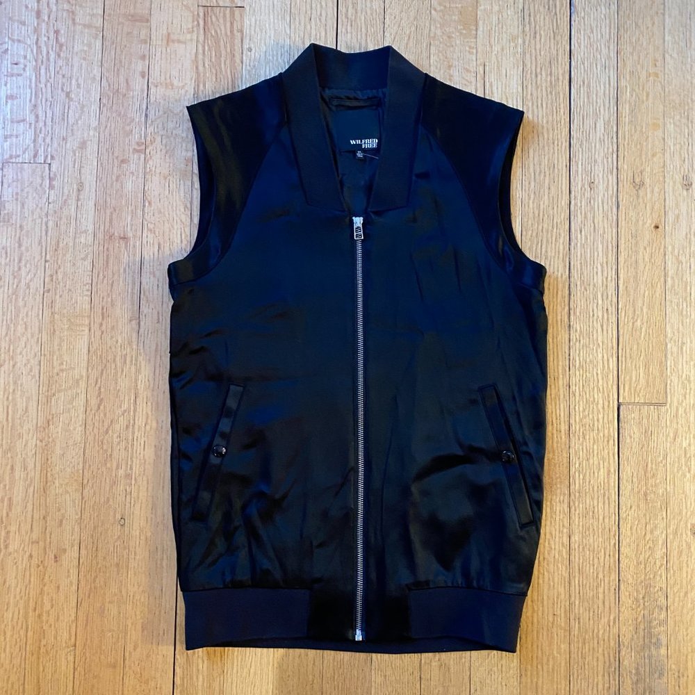 Aritzia Wilfred Free Stange Bomber Vest